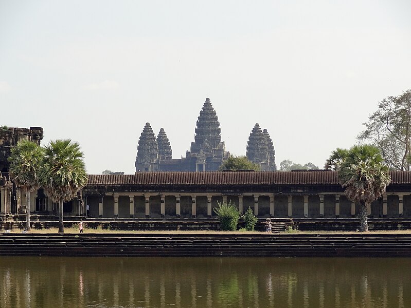 File:Angkor Wat Außenbereich 07.jpg