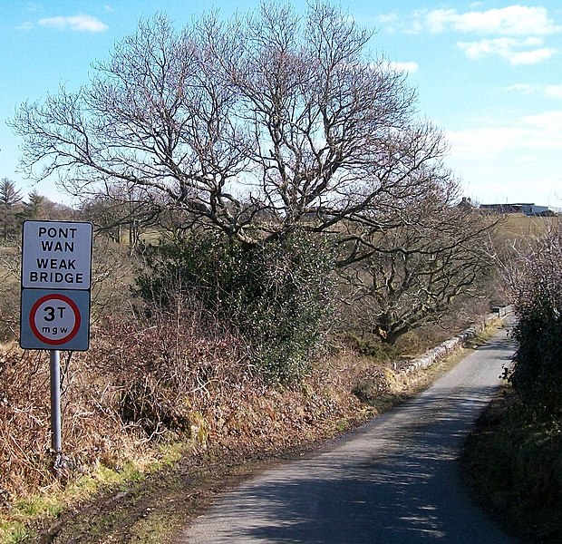 File:Approach to Pont Bryn-beddau from the west - geograph.org.uk - 1765522.jpg