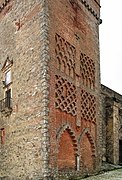 Toren van de burchtkerk in mudejarstijl