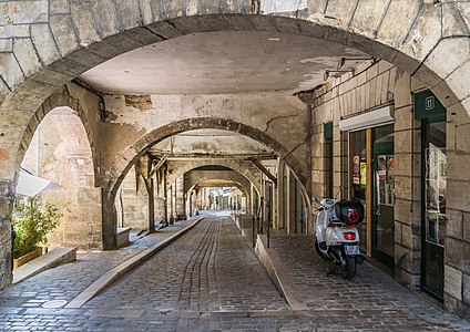 Arcades Alphonse de Poitiers – Place Notre-Dame in Villefranche-de-Rouergue, Aveyron, France