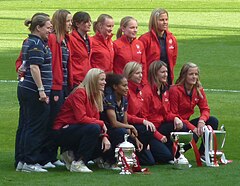 Little (top second from right) with Arsenal, 2009 Arsenal Ladies.jpg