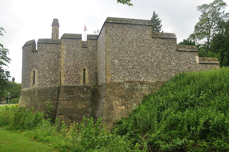 File:Arundel Castle (2756).jpg