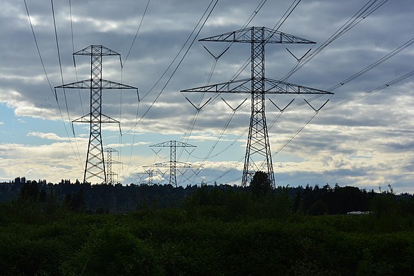 Auburn, Washington - power lines perpendicular to Green River Road SE - 04.jpg