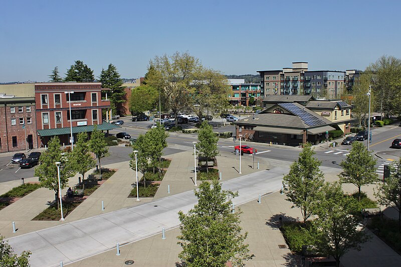 File:Auburn station plaza from garage.jpg