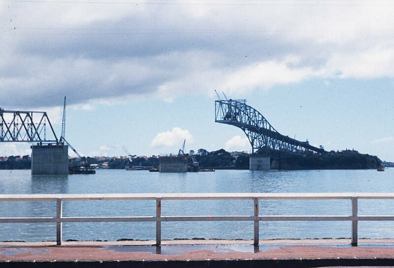 File:Auckland Harbour Bridge under construction (1950s) (cropped).jpg