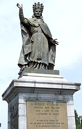 Sylvestre II, pape de l'an mille et mathématicien connu sous le nom de Gerbert d'Aurillac.David d'Angers, bronze, 1851. Aurillac, place Gerbert[103],[104].