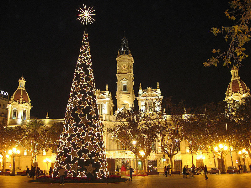 File:Ayuntamiento en Navidad (Valencia).jpg