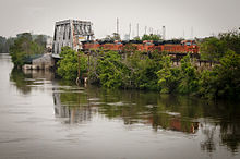 Река Дес-Плейнс и железнодорожный мост через канал (2011)