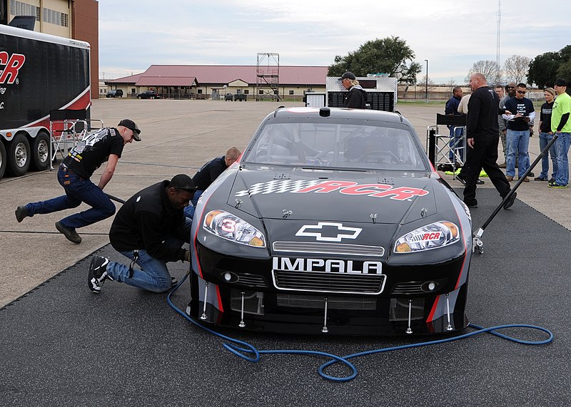 File:Barksdale Airmen hit the pits 131228-F-HD174-015.jpg