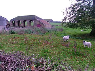 Barns at Castle farm Barn at Castle Farm - geograph.org.uk - 75419.jpg