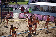 Deutsch: Beachhandball bei den Olympischen Jugendspielen 2018; Tag 3, 10. Oktober 2018; Mädchen, Vorrunde, Gruppe B - Niederlande-Argentinien 2:0 English: Beach handball at the 2018 Summer Youth Olympics at 10 October 2018 – Girls Preliminary Round Group B‎ – Netherlands-Argentina 2:0