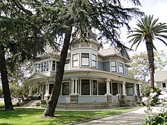 Bembridge House in Long Beach, California, built in 1906 Bembridge House.jpg