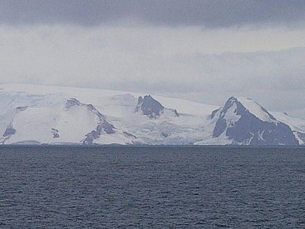 Benkovski Nunatak from Bransfield Strait, with Parchevich Ridge on the left and Bogdan Ridge on the right. Benkovski-Greenwich.jpg