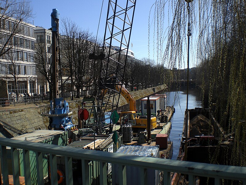 File:Berlin Landwehrkanal constr2.jpg