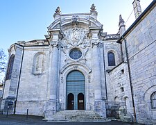 Portail de la cathédrale Saint-Jean.