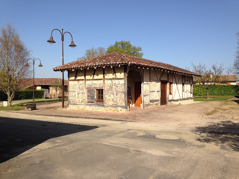 File:Bibliothèque St Genis sur Menthon.JPG