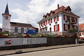 The church and town hall in Bischholtz