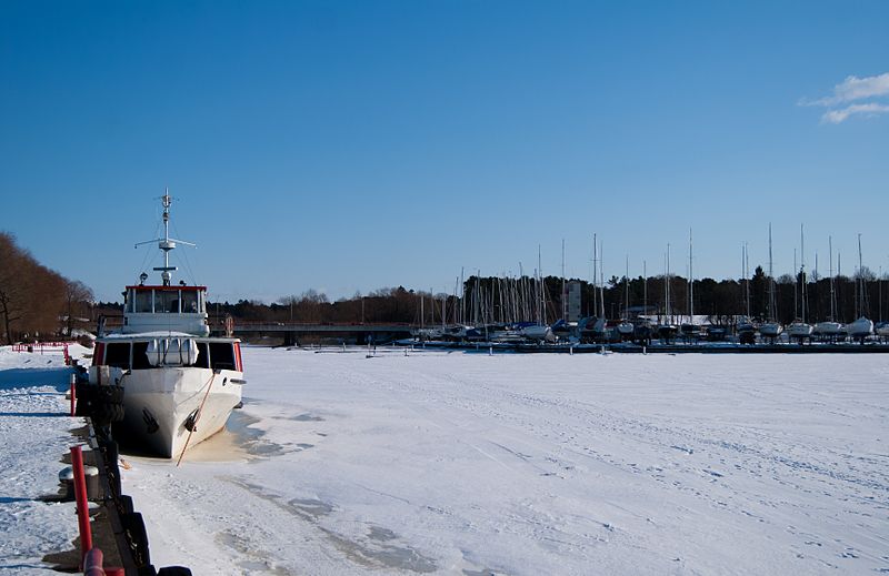 File:Boat in Tallinn (8560385896).jpg