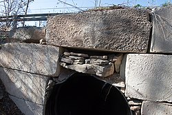 Бренд Холлоу Роуд Каменный Арочный мост 4-23-2016.jpg