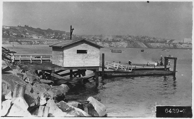 File:Breakwater landing looking northwest, Long Beach, California. - NARA - 295489.jpg