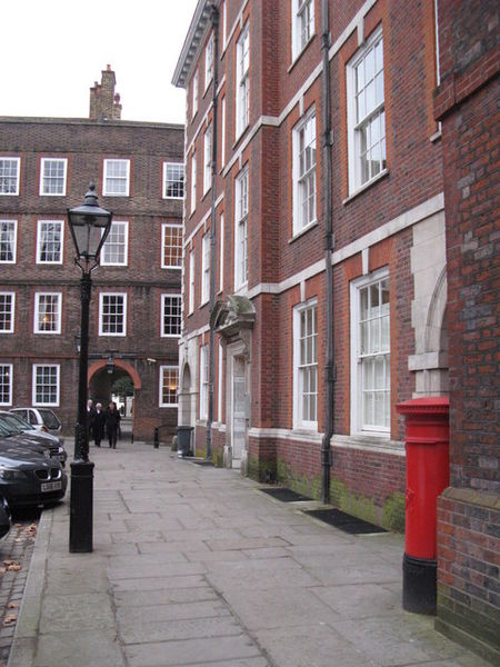 File:Brick Court, EC4.jpg