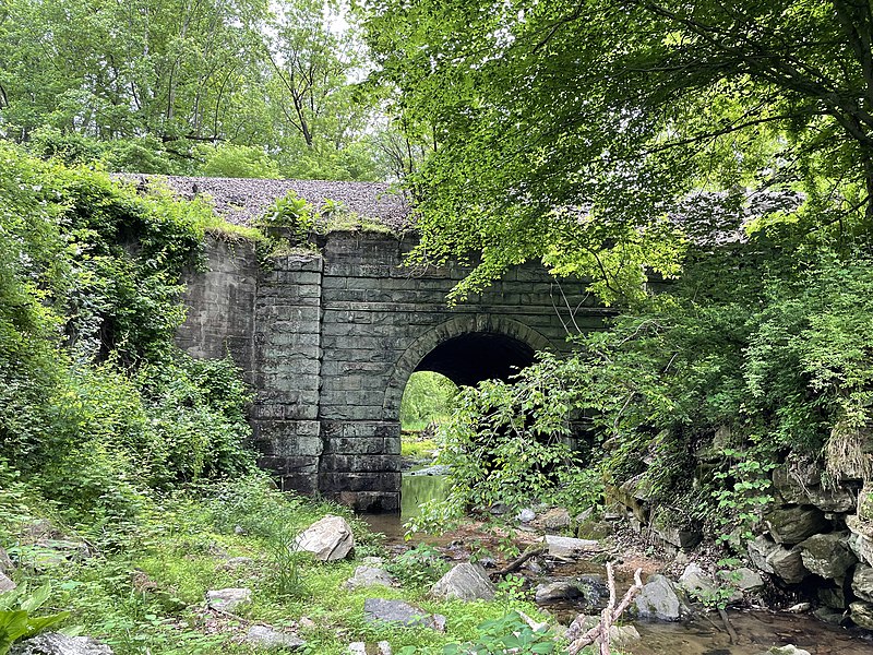 File:Bridge 22 Old Main Line Shrouded.jpg