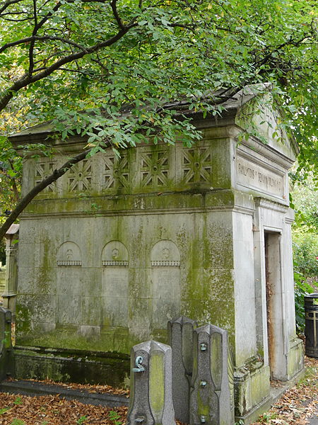 File:Brompton Cemetery, London 107.JPG