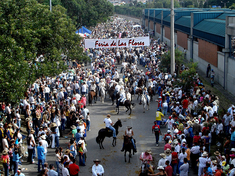 File:CabalgataFiestaFloresMedellín.jpg