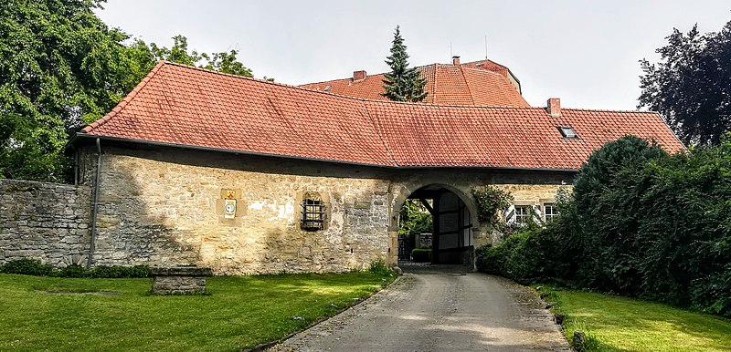 File:Castle Jühnde, district Göttingen 01 entrance gate.jpg