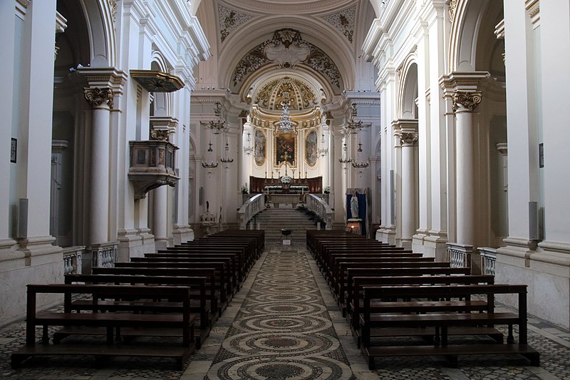 File:Cattedrale di Santa Maria Maggiore (Civita Castellana), interno 01.jpg