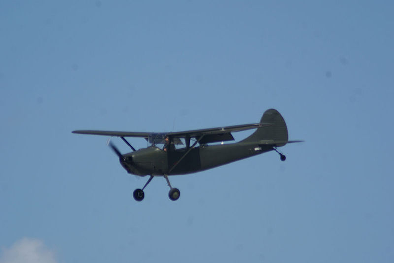 File:Cessna L-19E Bird Dog Short Field Landing 02 TICO 13March2010 (14598729592).jpg