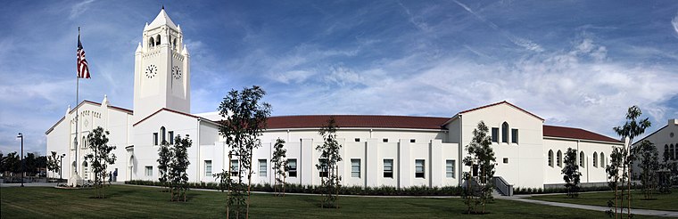 Escuela Secundaria Newport Harbor