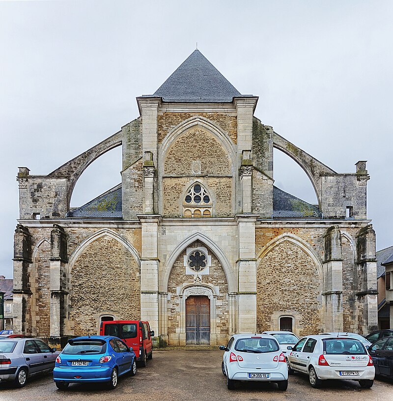 Chaource eglise parvis ter.JPG