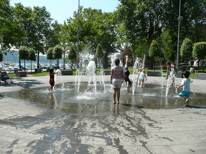 File:Children bebek water 1220940 nevit.jpg