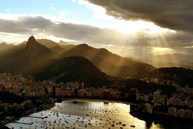 File:Cidade Iluminada.jpg