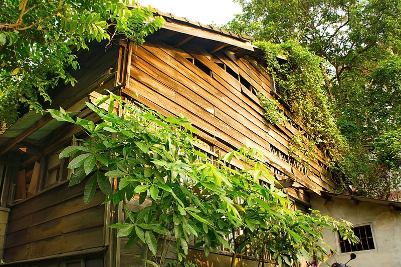 File:City-Owned Dormitory for Singles, Unit 8, historic building, Yunlin (Taiwan) 01.jpg