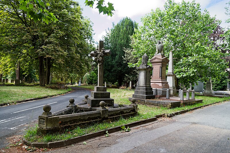 File:City of London Cemetery Divisional Road Belfry Road junction monuments.jpg