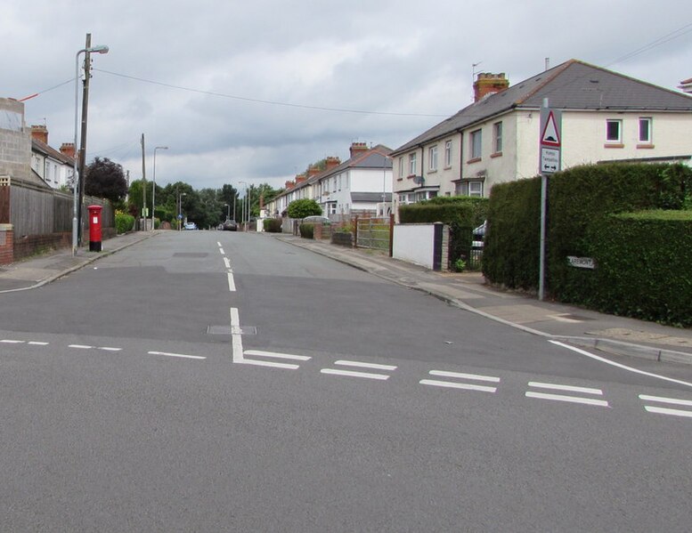 File:Claremont Avenue, Rumney, Cardiff - geograph.org.uk - 5450368.jpg