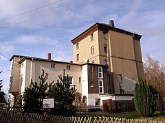 Malakov-Turo de Ŝakto Concordia 2 en Oelsnitz (Ercmontaro), nun uzata kiel loĝdomo