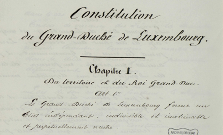 Page de titre et premier chapitre de la Constitution de 1868.