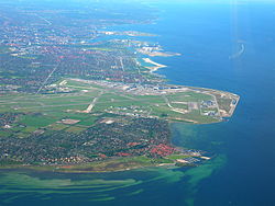 Copenhagen airport and the town of Dragør.jpg