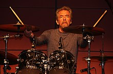 Douglas Clifford trad op met Creedence Clearwater Revisited in 2016