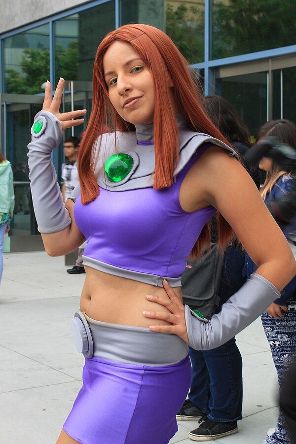 Cosplay of the superhero Starfire at FanimeCon 2015