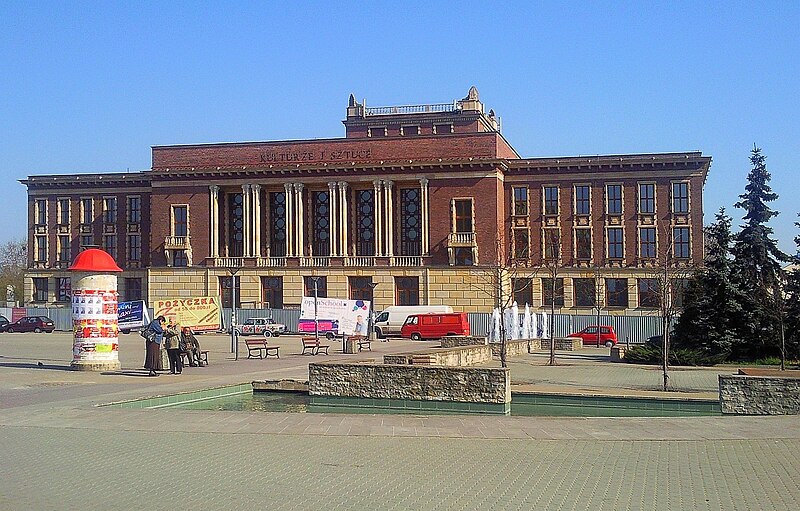 File:Dąbrowa Górnicza, Pałac Kultury Zagłębia.jpg