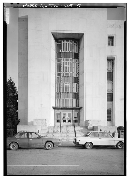 File:DETAIL OF ENTRANCE, NORTHWEST FRONT - U.S. Post Office and Courthouse, Georgia Avenue, Chattanooga, Hamilton County, TN HABS TENN,33-CHAT,6-5.tif