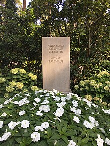 Das Grab von Michael und Helga Ballhaus im Waldfriedhof Dahlem