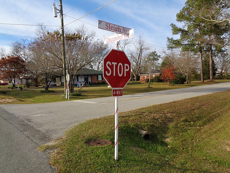 File:December Dr, Sleigh St street signs.JPG