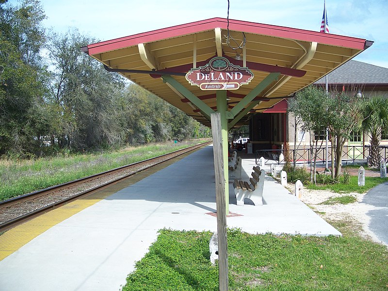 File:Deland Amtrak front02.jpg