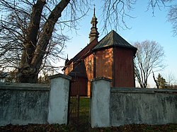 Drewniany kościół w Dzierzkowicach 1.jpg