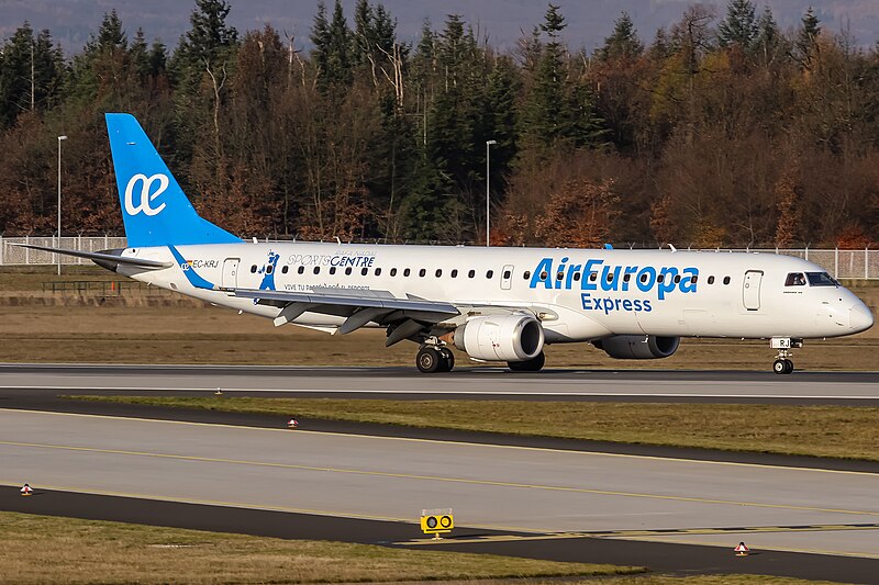 File:EC-KRJ Air Europa Express Embraer ERJ-195LR coming in from Madrid (MAD - LEMD) @ Frankfurt - International (FRA - EDDF) - 24.11.2016 (31077802422).jpg